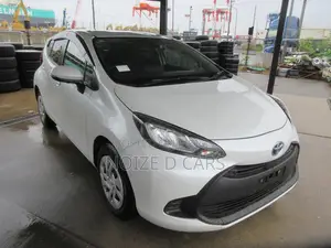 Toyota Aqua 2022 Pearl