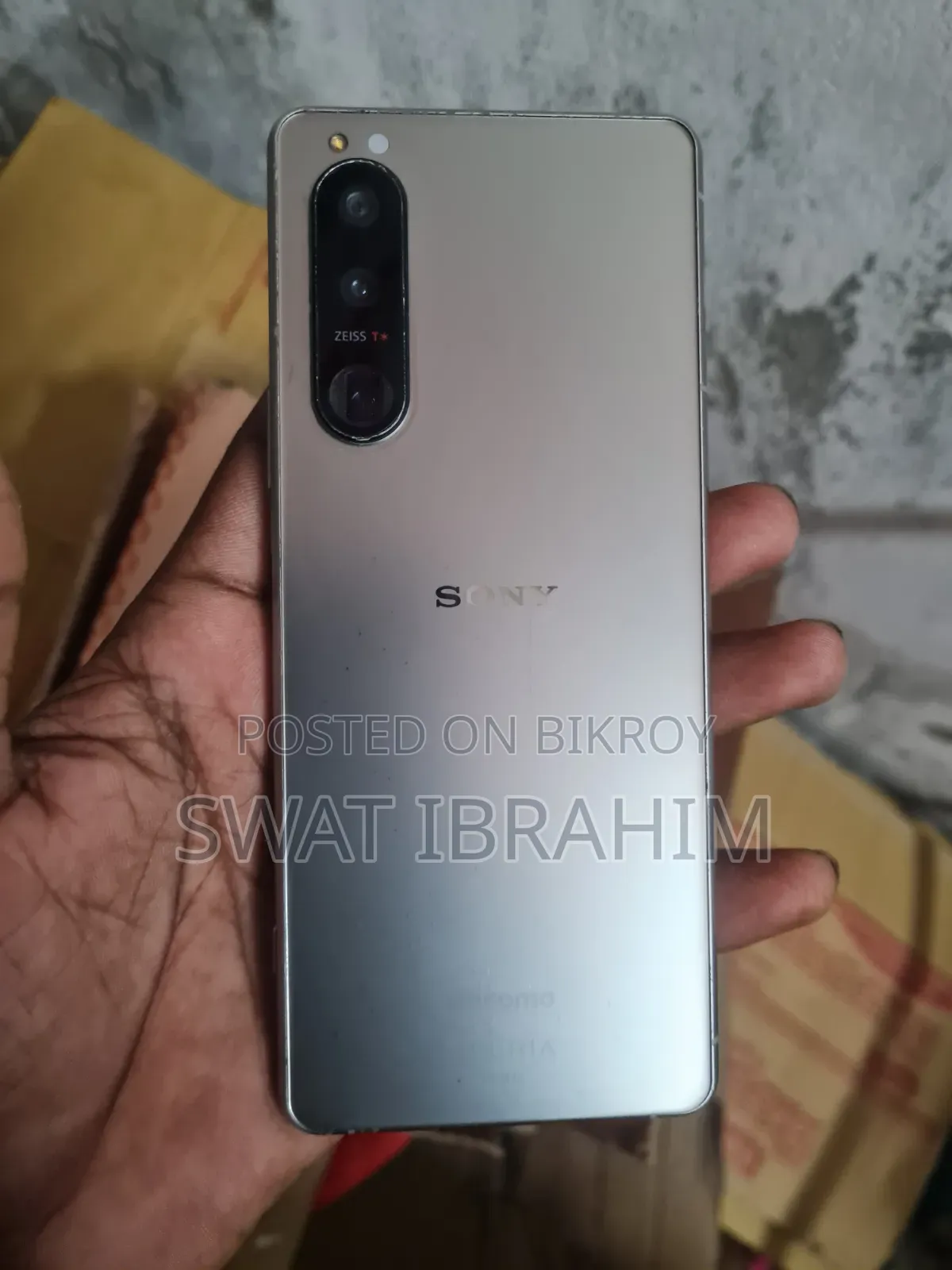 সনি এক্সপেরিয়া ৫ ৩ ১২৮ জিবি গোল্ড