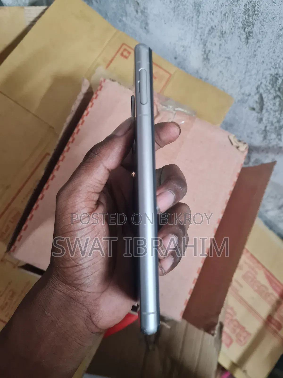 সনি এক্সপেরিয়া ৫ ৩ ১২৮ জিবি গোল্ড