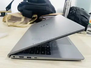 Laptop Dell Vostro 15 3530 8GB Intel Core i5 SSD 512GB