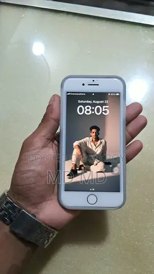 অ্যাপল আইফোন ৮ ৬৪ জিবি হোয়াইট