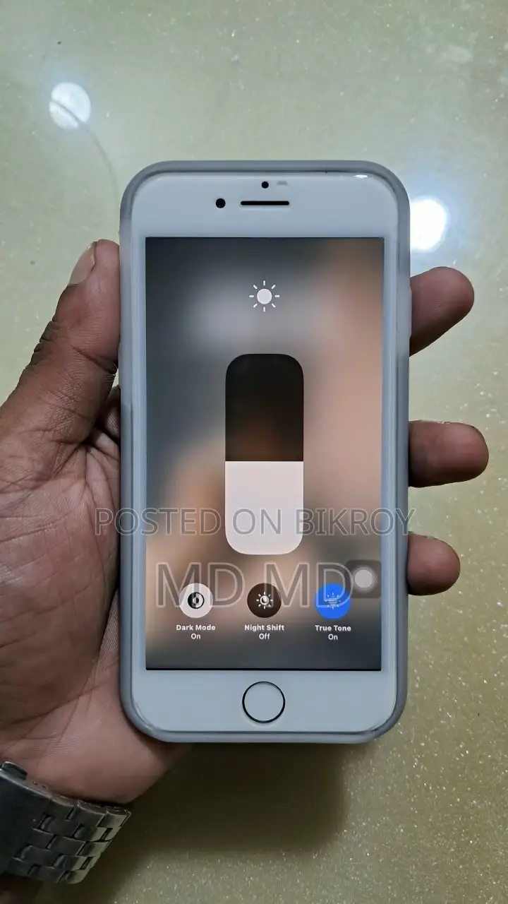 অ্যাপল আইফোন ৮ ৬৪ জিবি হোয়াইট