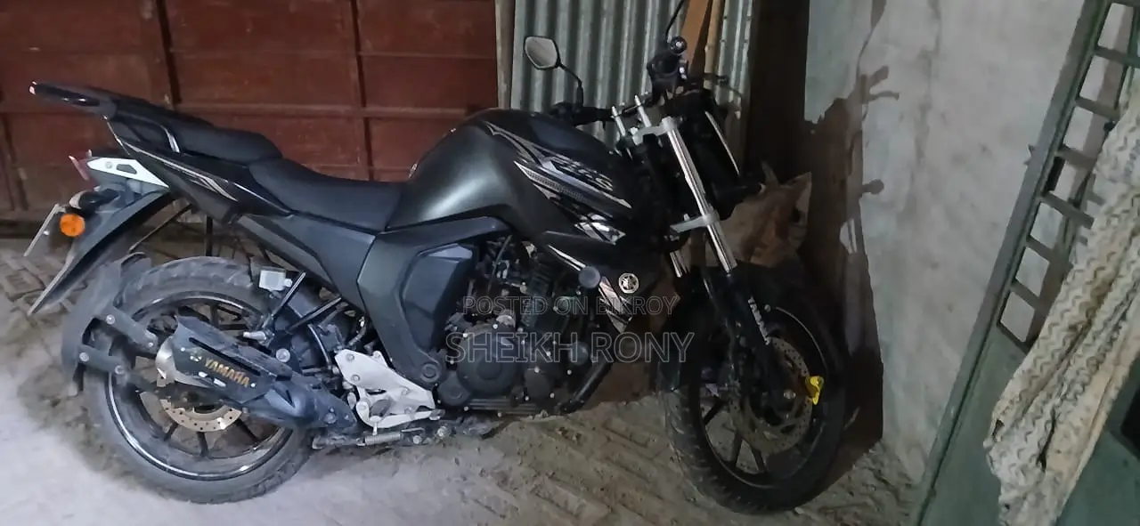 ইয়ামাহা এফজেডএস ভি২ ২০২৩ কালো