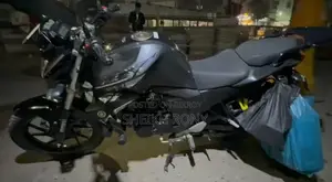ইয়ামাহা এফজেডএস ভি২ ২০২৩ কালো