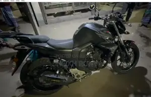 ইয়ামাহা এফজেডএস ভি২ ২০২৩ কালো