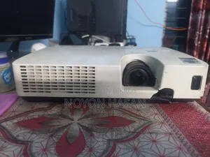Hitachi CP-RX82 2200 Lumens মাল্টিমিডিয়া প্রজেক্টর