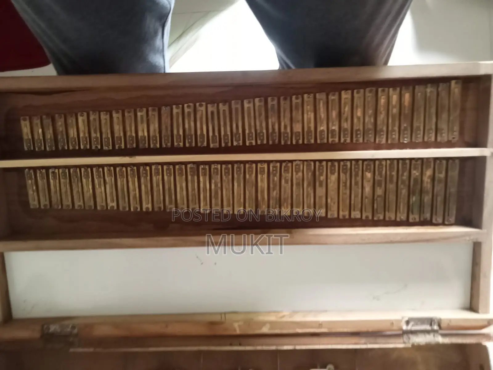 ৩৭ ঘাট হারমোনিয়াম ভালো অবস্থায় এবং নিখুঁতভাবে কাজ করছে—কোনো সমস্যা নেই।