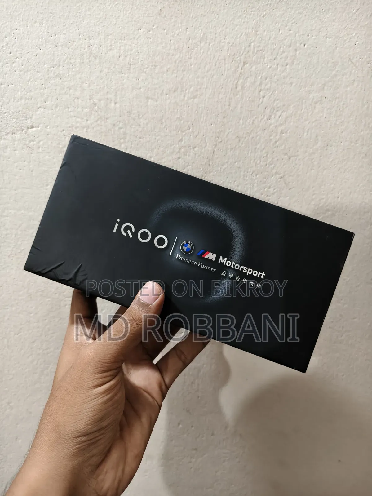 আইকিউওও ১৩ ২৫৬ জিবি হোয়াইট