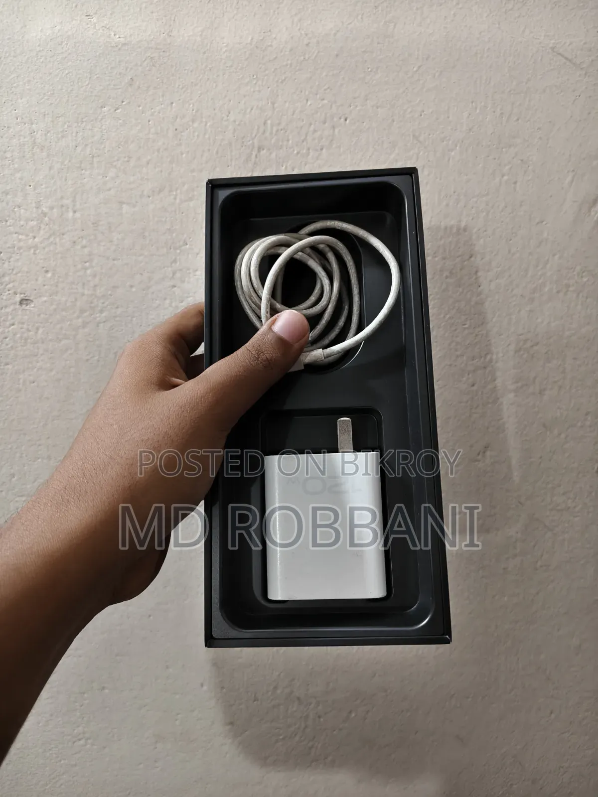 আইকিউওও ১৩ ২৫৬ জিবি হোয়াইট