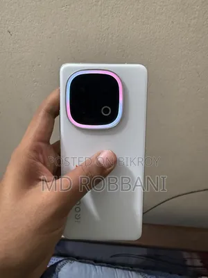আইকিউওও ১৩ ২৫৬ জিবি হোয়াইট