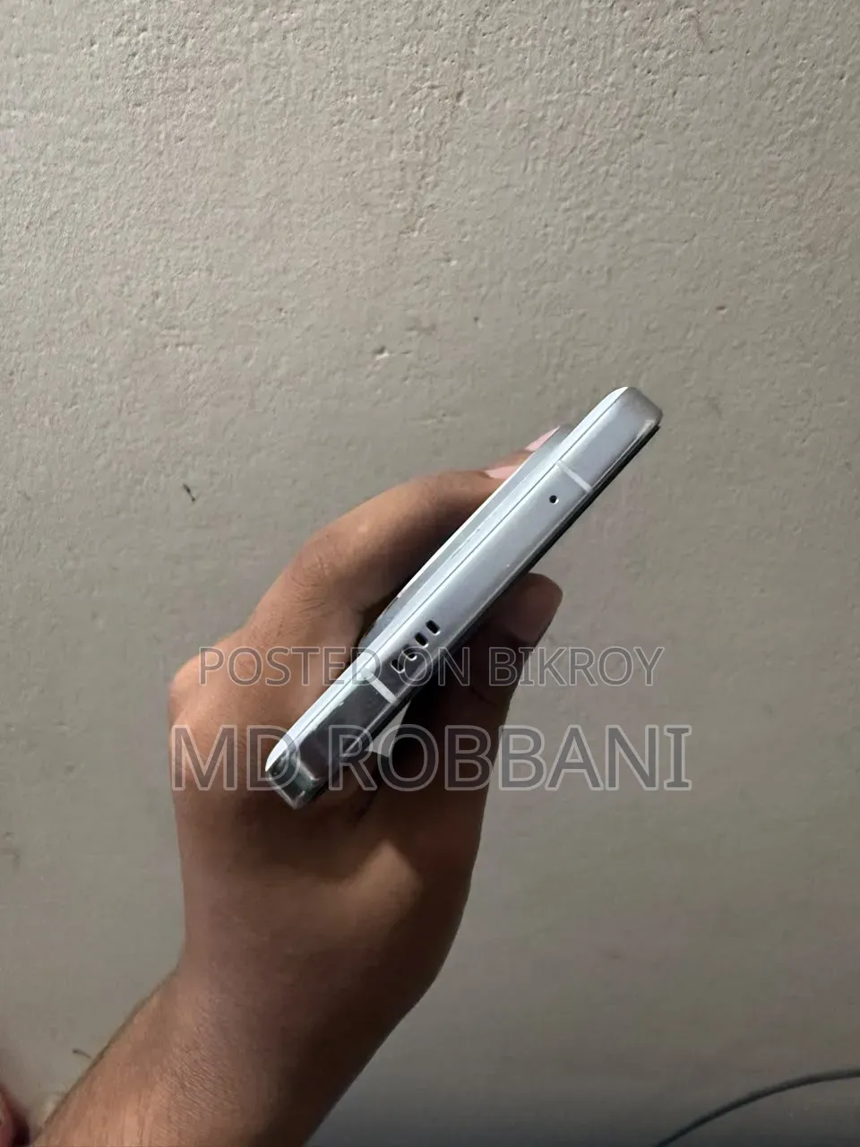 আইকিউওও ১৩ ২৫৬ জিবি হোয়াইট