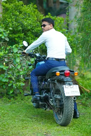 রয়েল এনফিল্ড হান্টার ৩৫০ ২০২৫ নীল