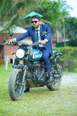 রয়েল এনফিল্ড হান্টার ৩৫০ ২০২৫ নীল