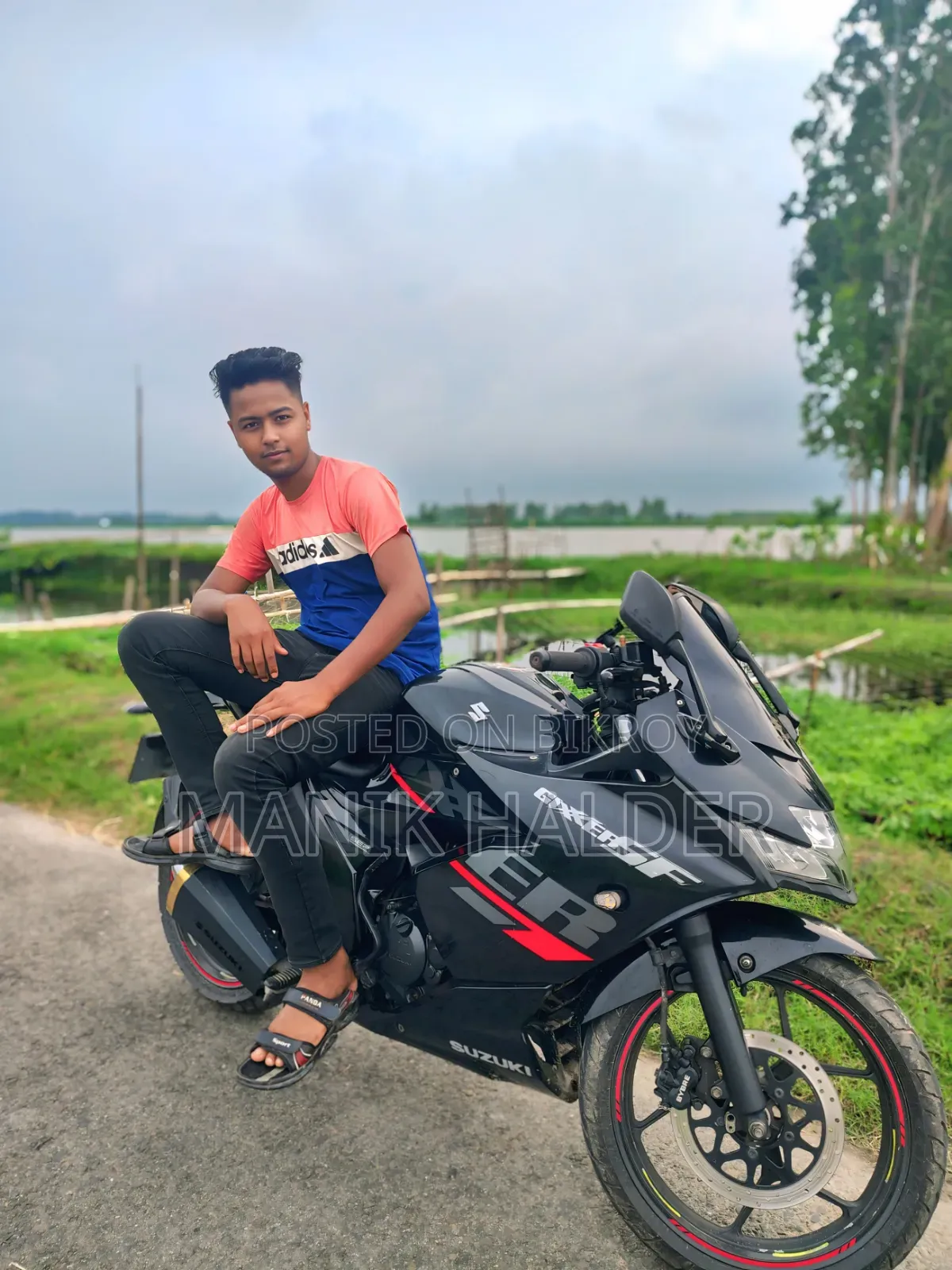সুজুকি জিক্সার এসএফ ২০২২ কালো