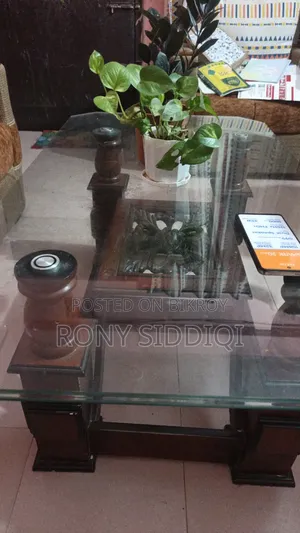 টি টেবিল গ্লাস সহ