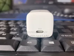 অ্যাপল আইফোনের জন্য অরিজিনাল বেলকিন ২৫ডব্লিউ।