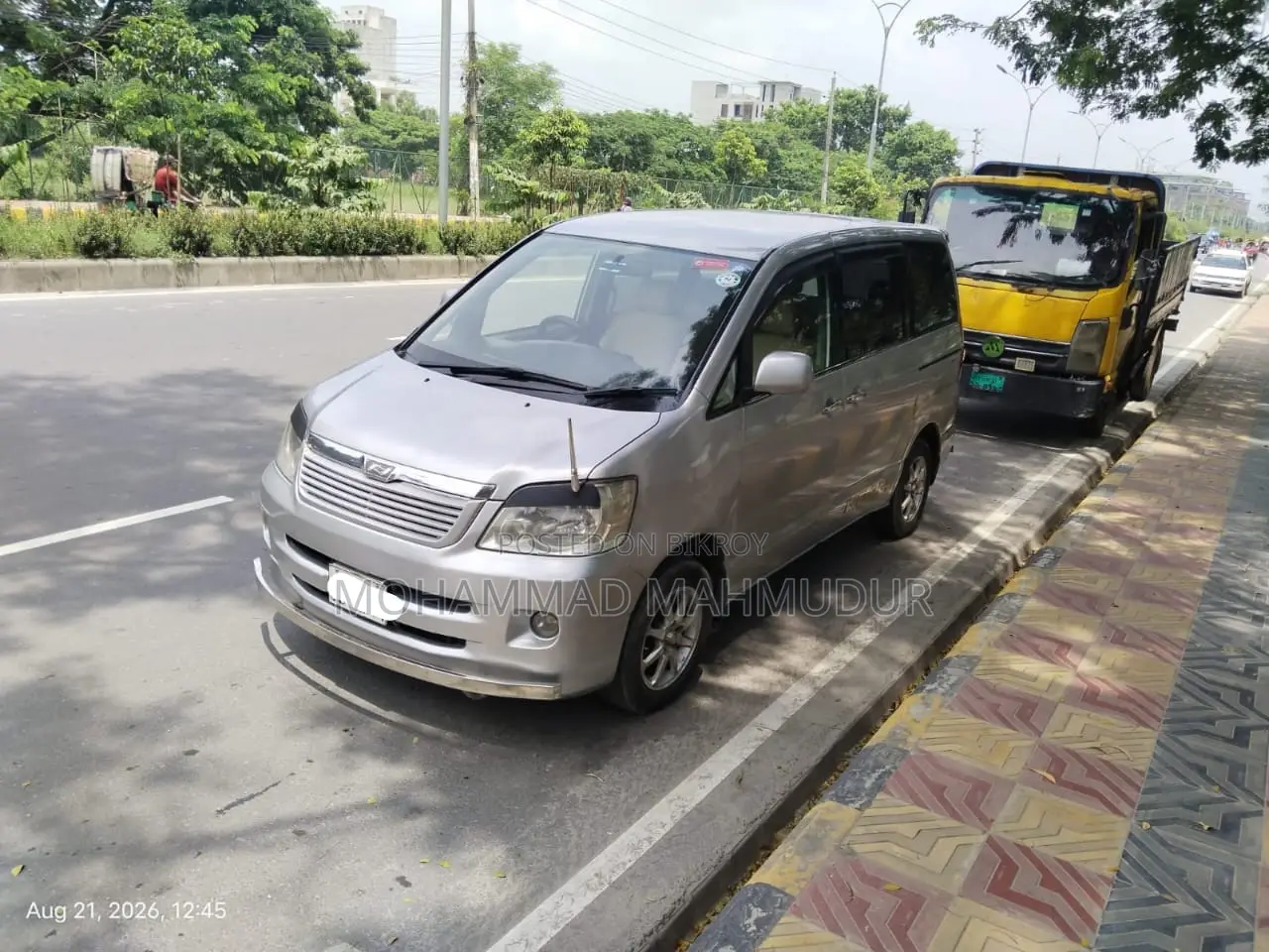 Toyota Noah 2.0 AWD 8-Seater 2003 Silver