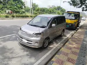 Toyota Noah 2.0 AWD 8-Seater 2003 Silver