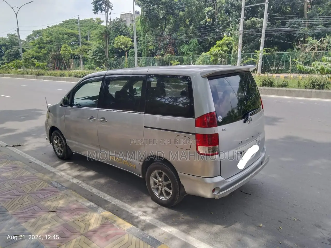 Toyota Noah 2.0 AWD 8-Seater 2003 Silver
