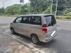 Toyota Noah 2.0 AWD 8-Seater 2003 Silver