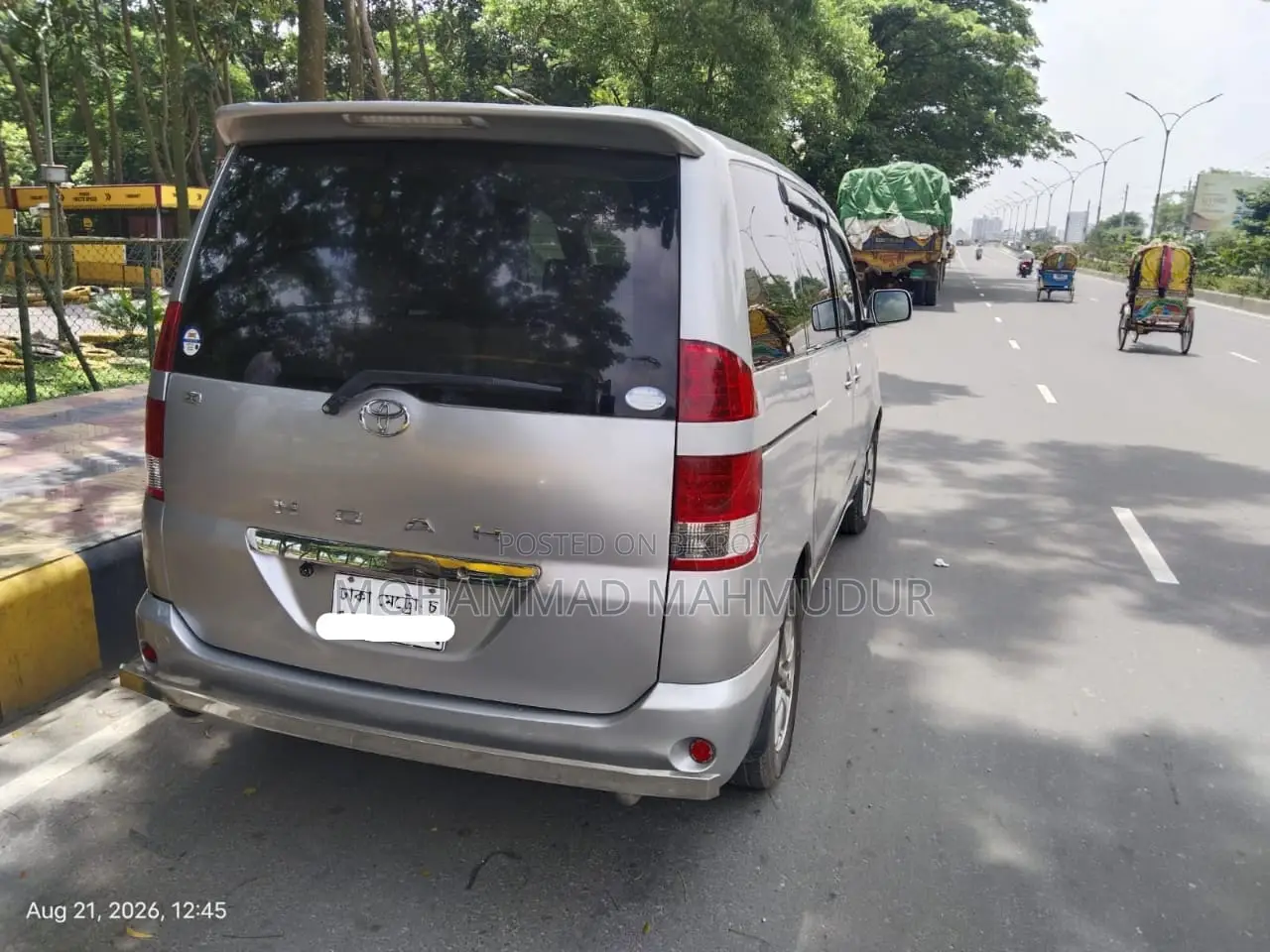 Toyota Noah 2.0 AWD 8-Seater 2003 Silver