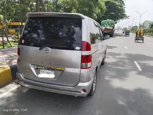 Toyota Noah 2.0 AWD 8-Seater 2003 Silver
