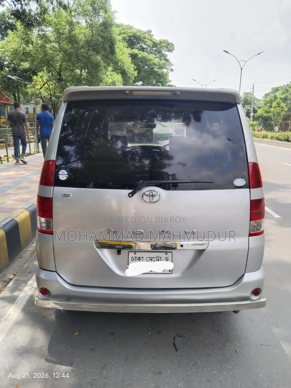 Toyota Noah 2.0 AWD 8-Seater 2003 Silver