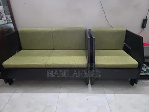 টেবিল সহ রিগ্যাল সোফা