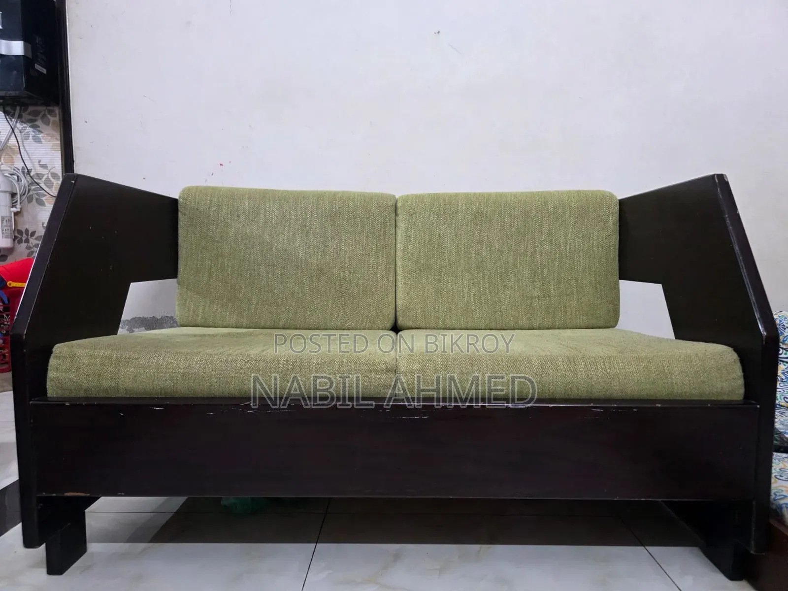 Regal Sofa With Table