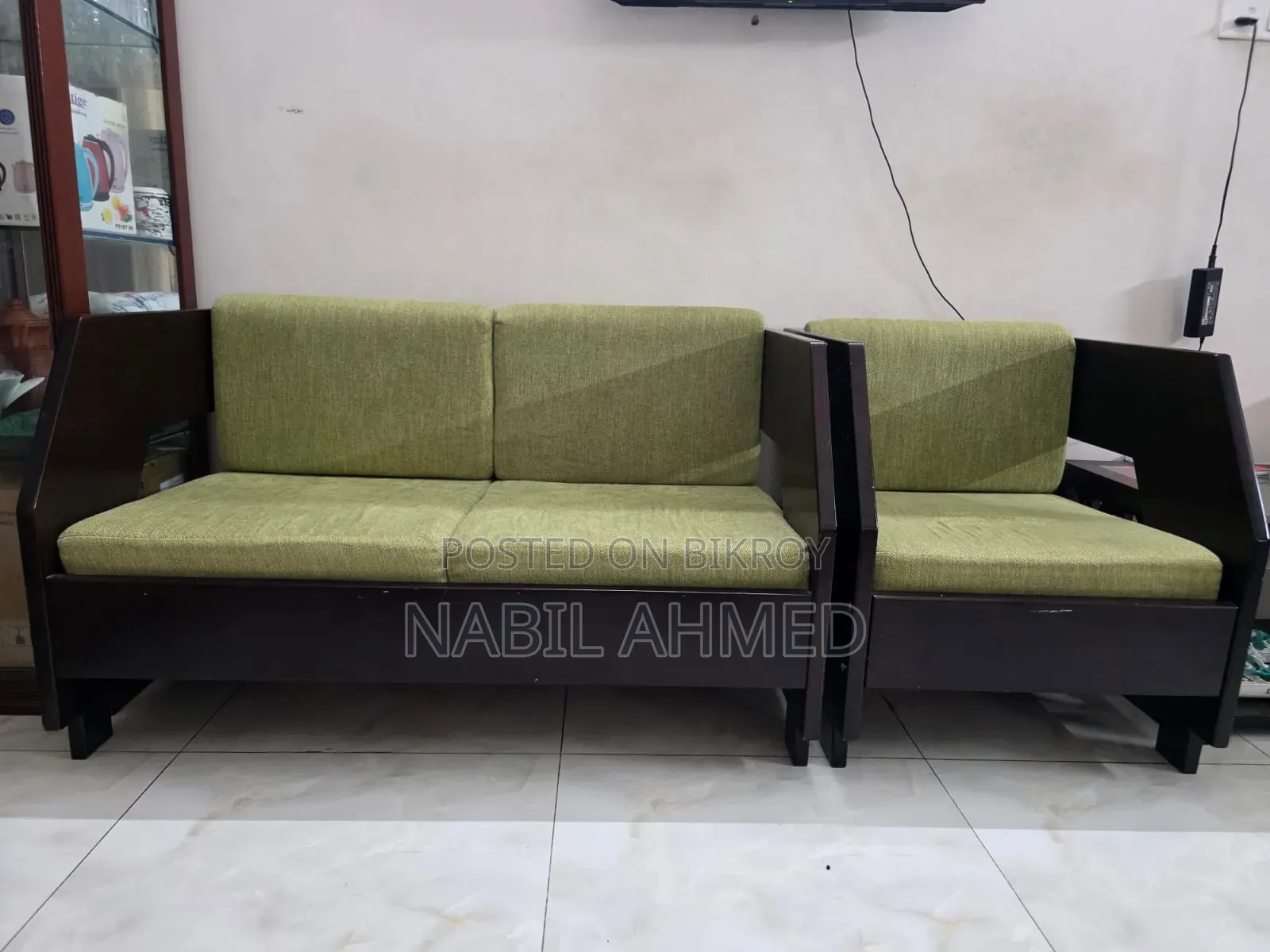 Regal Sofa With Table