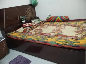 বড় ডাবল খাট