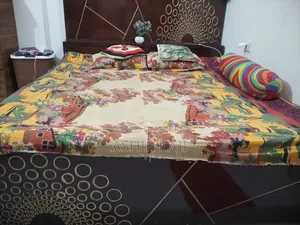 বড় ডাবল খাট