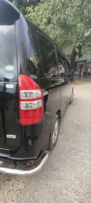 টয়োটা নোয়া ২০১৩ কালো