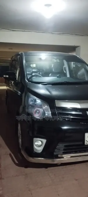Toyota Noah 2012 Black