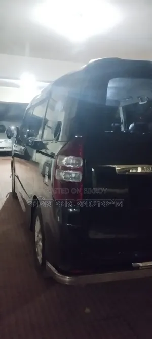Toyota Noah 2012 Black
