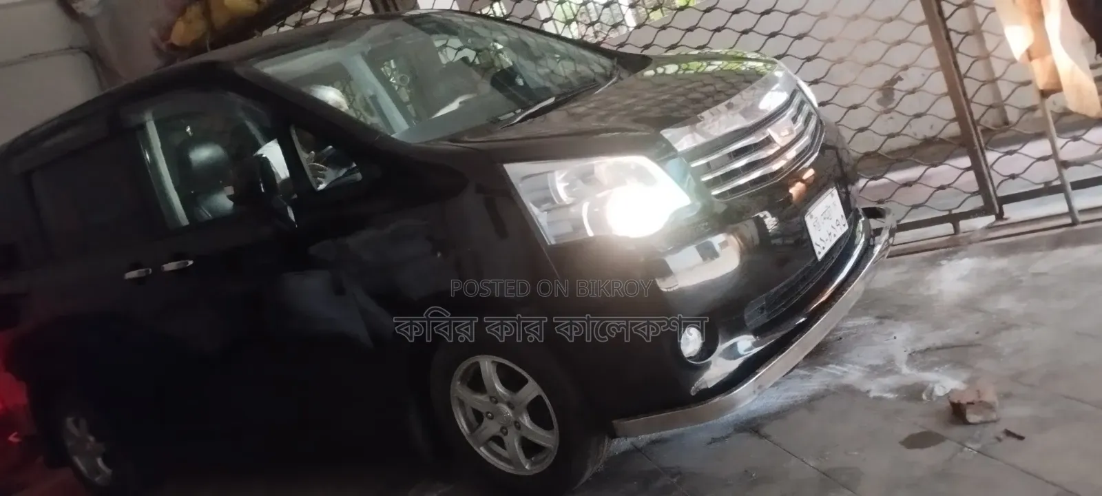 টয়োটা নোয়া ২০১৩ কালো