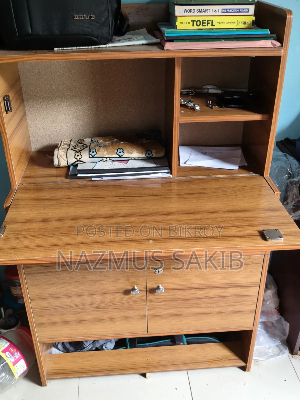 Almost Brand New স্টাডি টেবিল ও ক্যাবিনেট (মাত্র ২ মাস ব্যবহৃত)