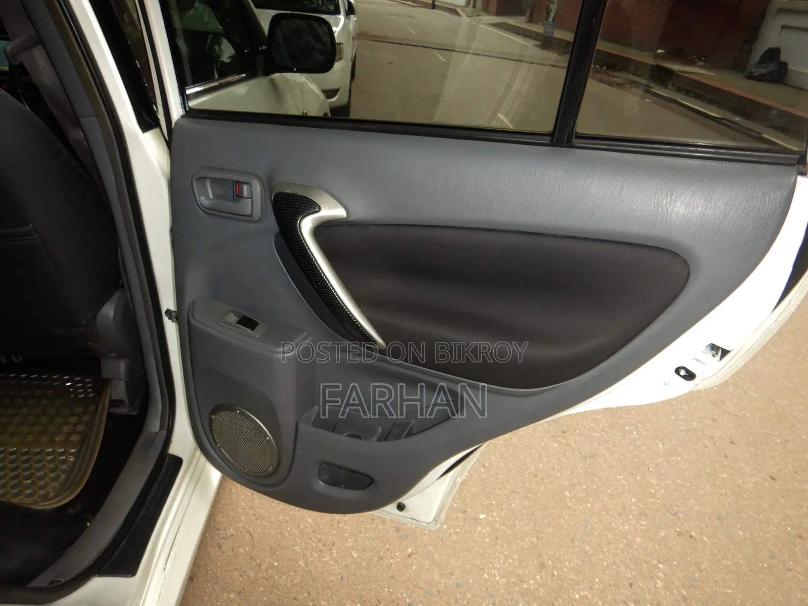 Toyota RAV4 Automatic 2002 White