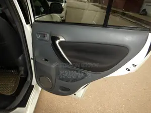 Toyota RAV4 Automatic 2002 White