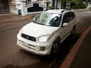 Toyota RAV4 Automatic 2002 White