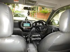 Toyota RAV4 Automatic 2002 White