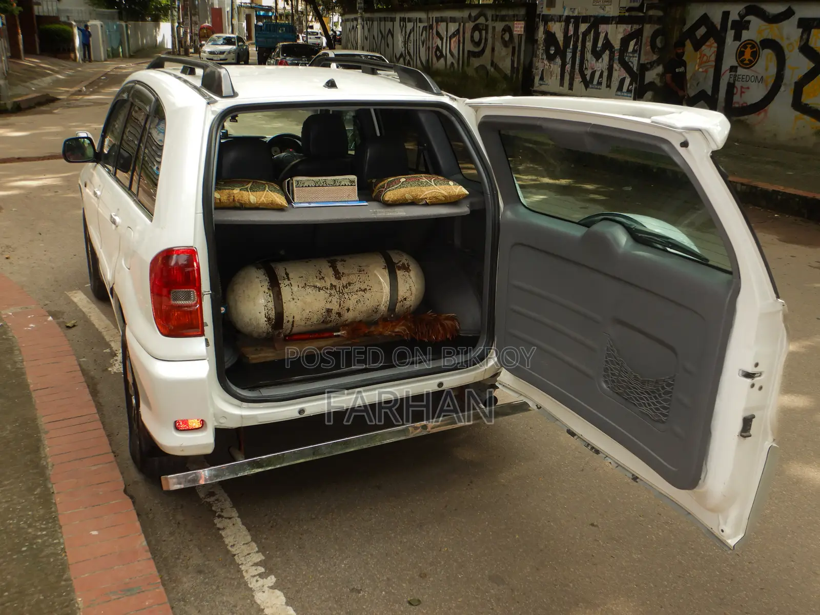 Toyota RAV4 Automatic 2002 White