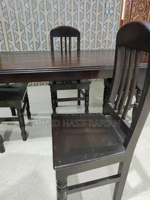 ডাইনিং টেবিল