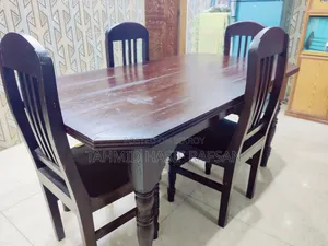 ডাইনিং টেবিল