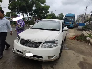 টয়োটা করোলা ২০০৫ সাদা