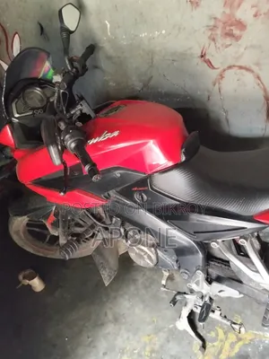 বাজাজ পালসার এন১৫০ ২০১৮ লাল