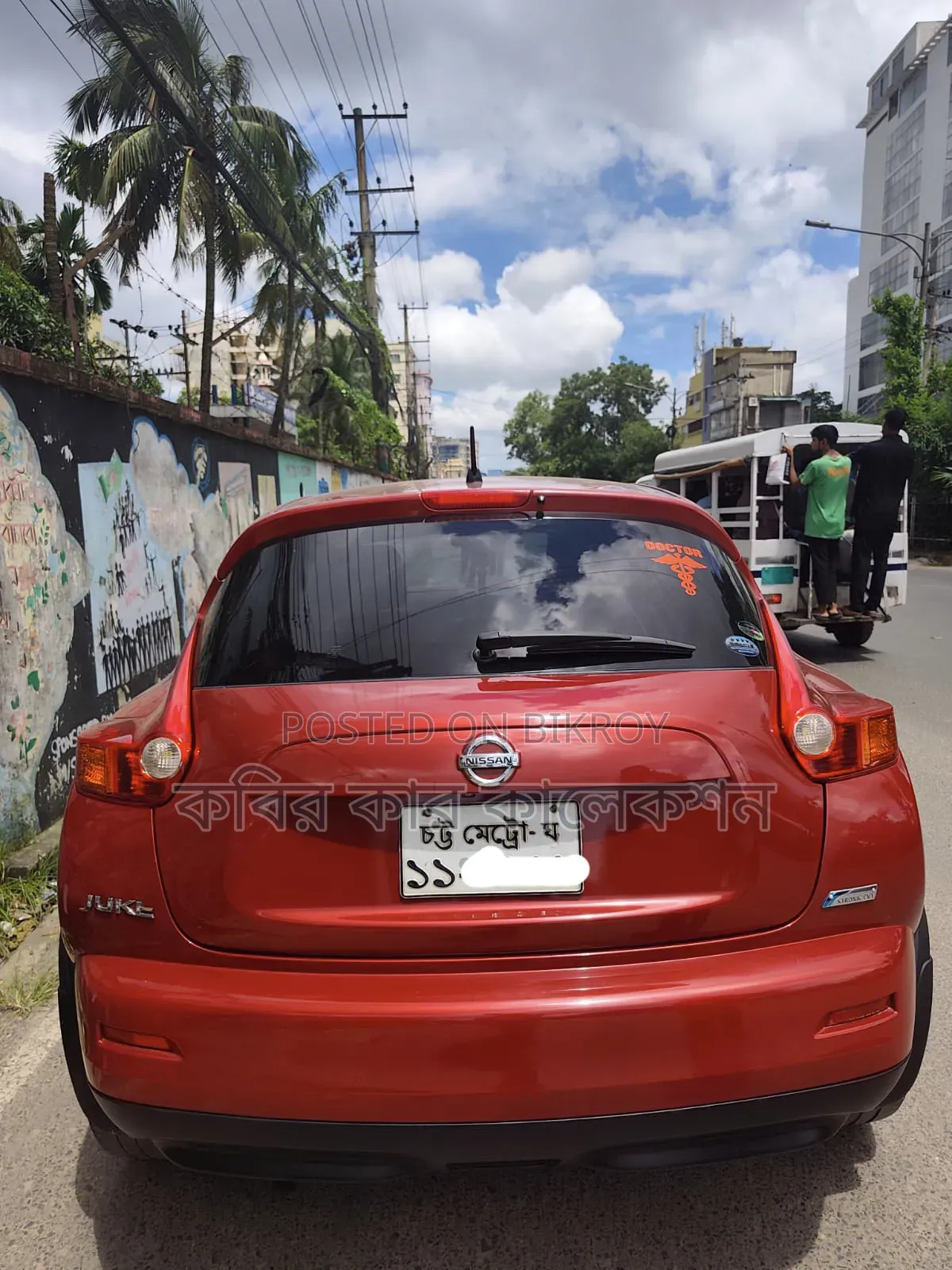 নিসান জুক ২০১১ লাল
