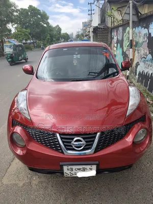নিসান জুক ২০১১ লাল