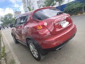 নিসান জুক ২০১১ লাল