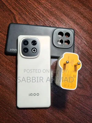 iQOO 8 GB Gold
